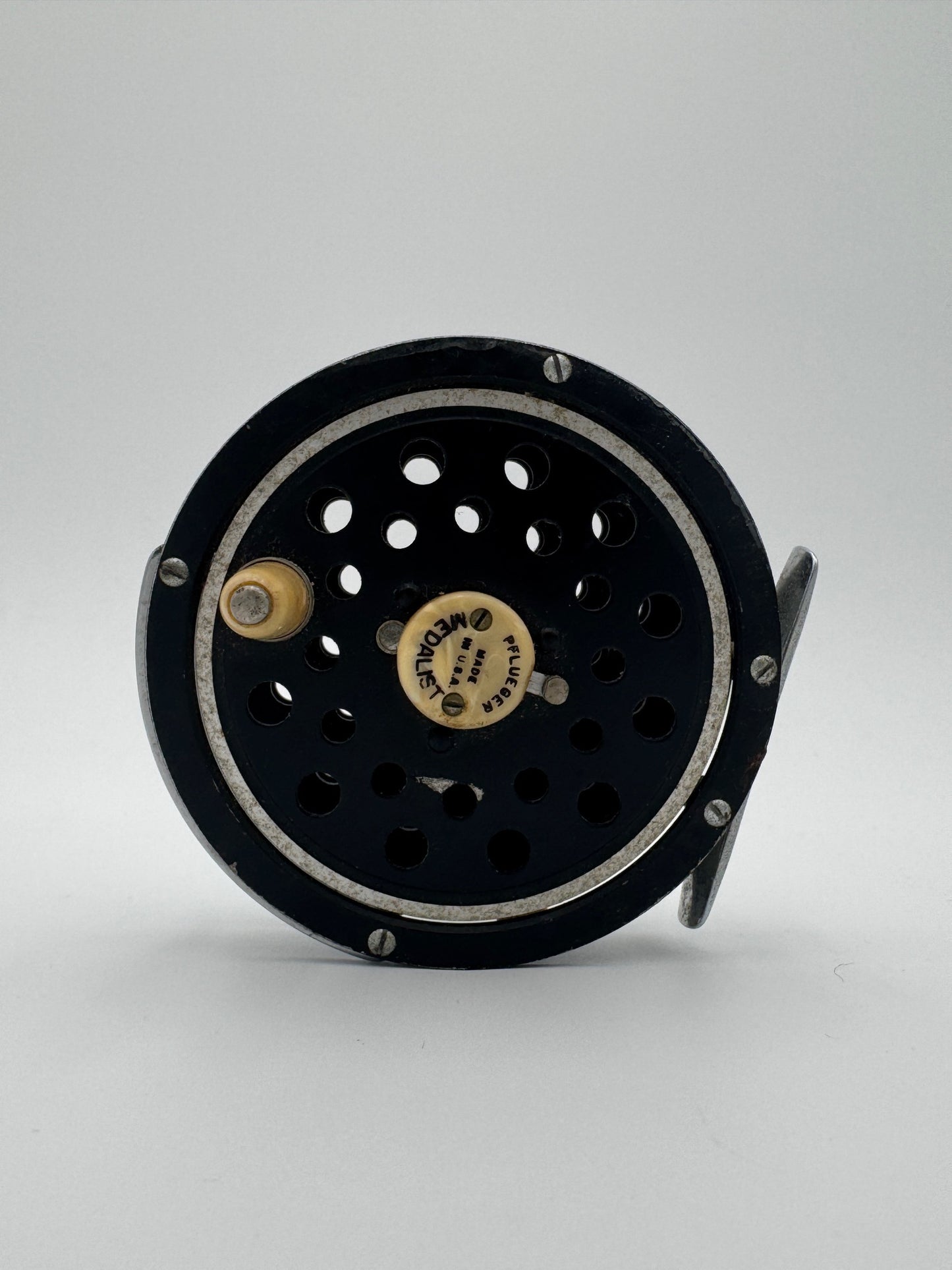 Pflueger Medalist 3½" Fly Reel – Classic Vintage, Moderately Used in store only